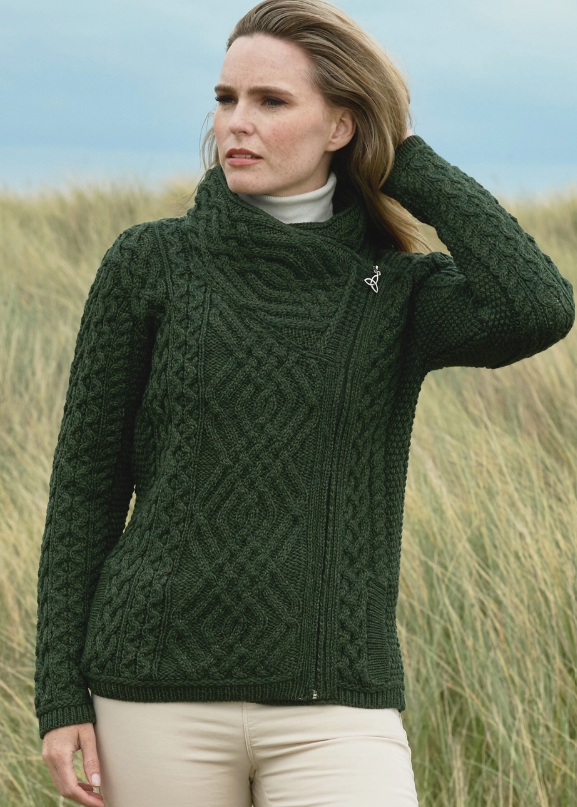 Cable sweater m. lynlås i side. Army Grøn